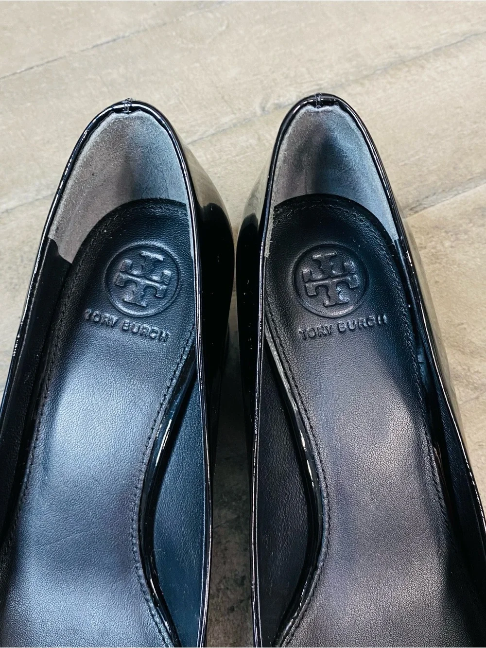 Tory Burch Black Patent Leather Trudy Block Heel Pumps Bow Gold Hardware Sz 7